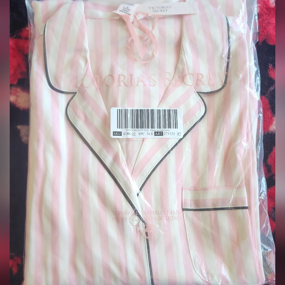 Victoria's Secret Glazed Satin FlyawayTunic Pajama Set Size MEDIUM NWT - Picture 2 of 12
